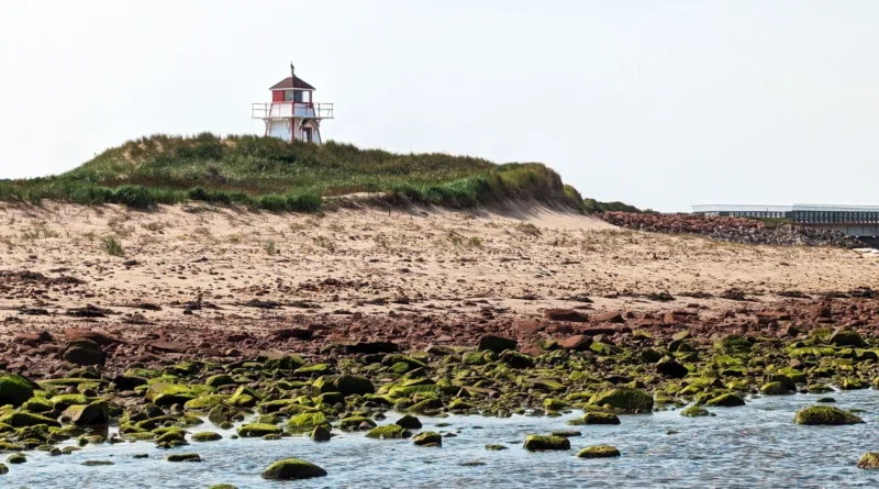camping in Prince Edward Island - red sandstone cliffs and beach