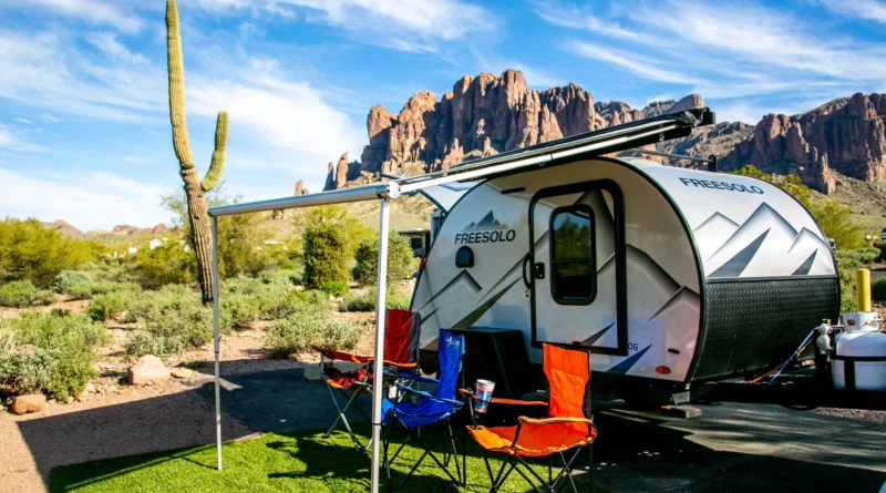 RV full hookup vs boondocking - power and water connections at an RV campsite